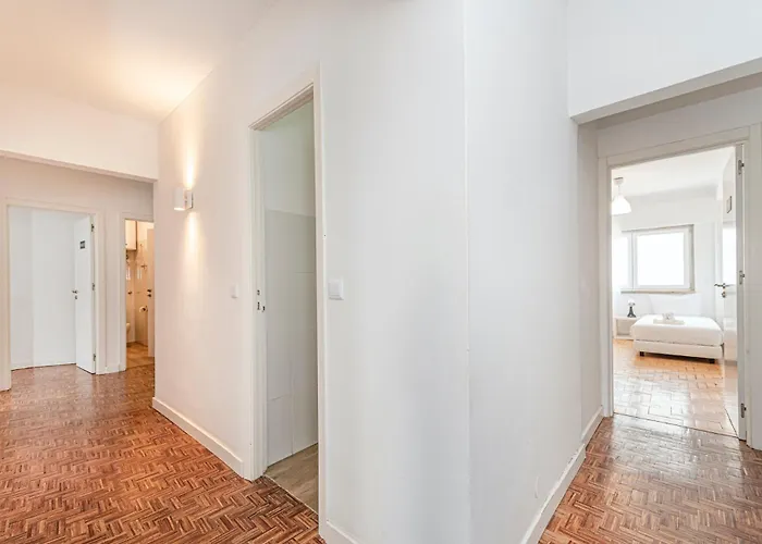 Lägenhet Houze Spacious Near Marques De Pombal *